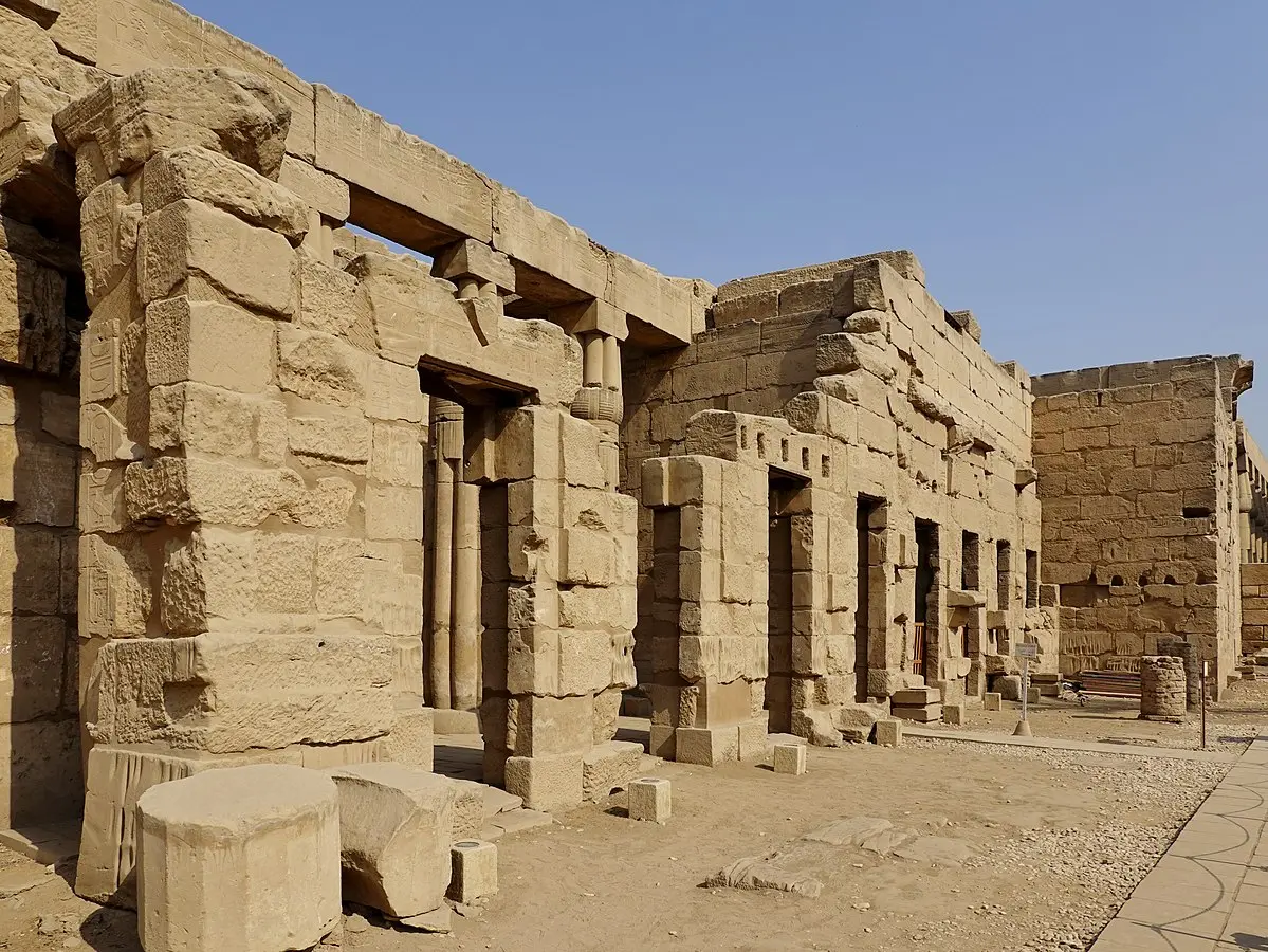 sanctuary-of-luxor-temple---luxor-temple---egypt-reisen-tours